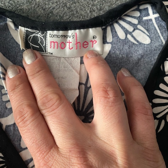 TOMORROWS MOTHER Size Large Black/cream Floral Maternity Top or nursing top - Picture 2 of 3